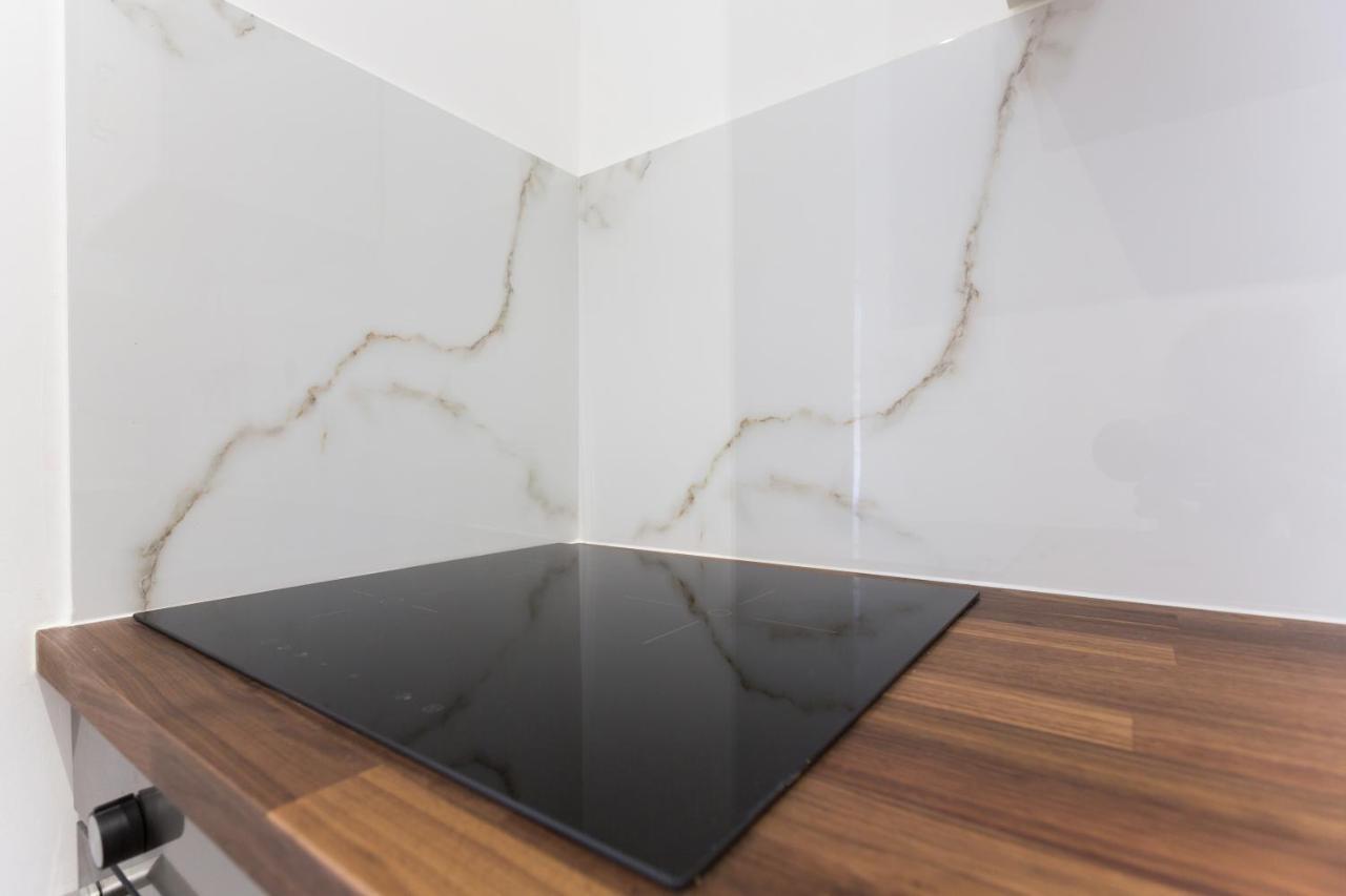 Free Days Luxury Apartment Praha Bagian luar foto