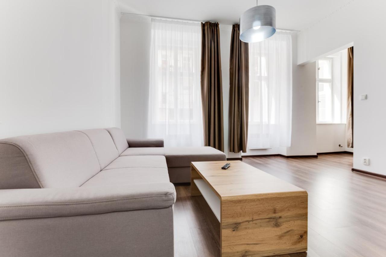 Free Days Luxury Apartment Praha Bagian luar foto